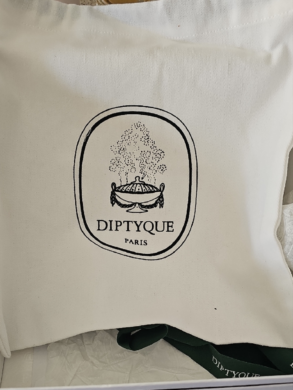 Diptyque Perfume Sample Set with 2 Branded Cinch Bags, Branded Box and Matches. - Picture 2 of 3